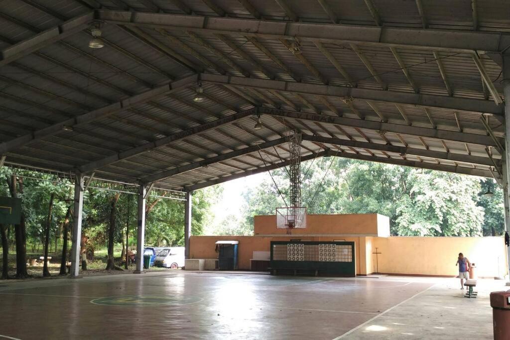 Big House In Quezon City マニラ市 エクステリア 写真