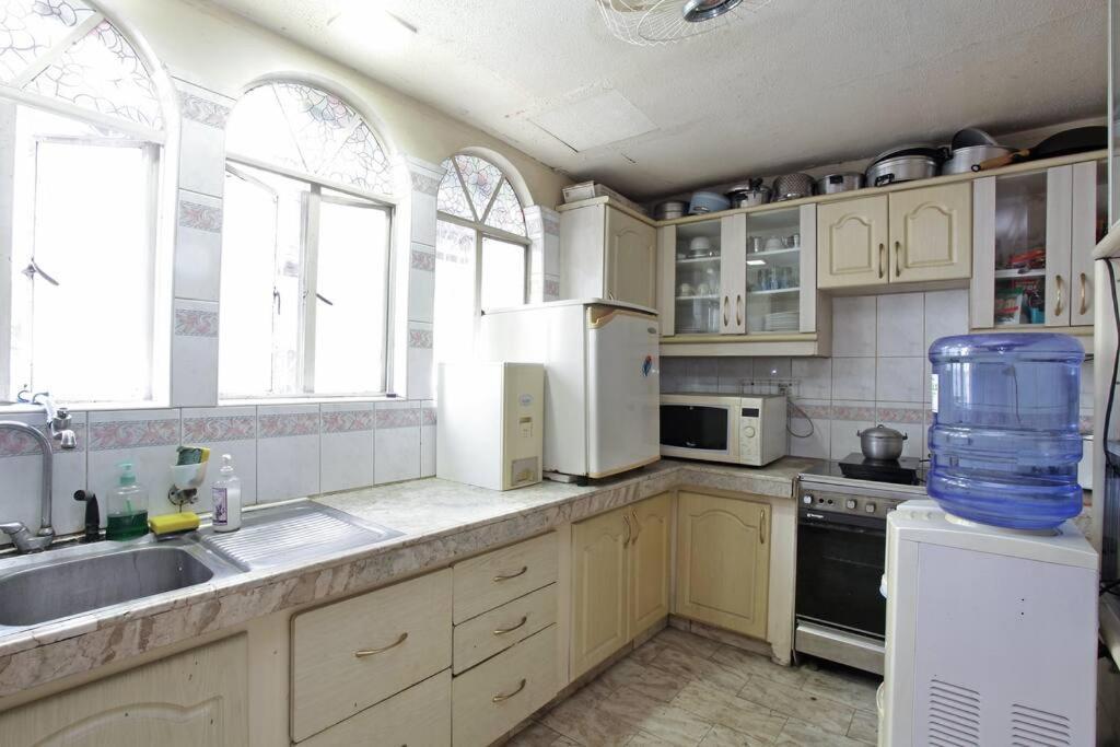 Big House In Quezon City マニラ市 エクステリア 写真